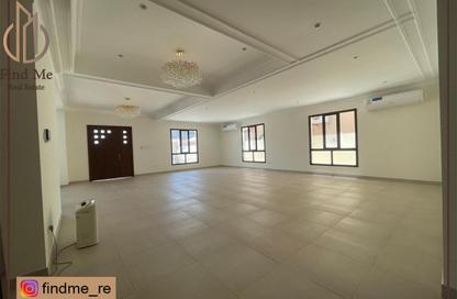 Villa - 4 - 5 for sale in Sanad - Central Governorate
