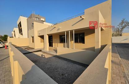 Apartment - 3 Bedrooms - 2 Bathrooms for rent in Salmaniya - Manama - Capital Governorate