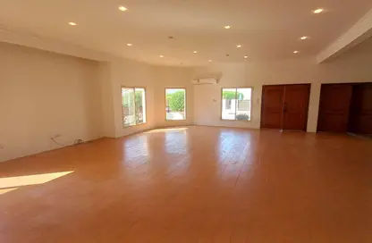 Villa - 4 Bedrooms - 3 Bathrooms for rent in Janabiya - Northern Governorate