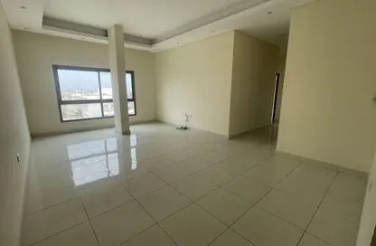 Apartment - 4 Bedrooms - 3 Bathrooms for rent in Bu Kowarah - Riffa - Southern Governorate