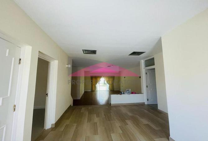 988239 - Property Image 3