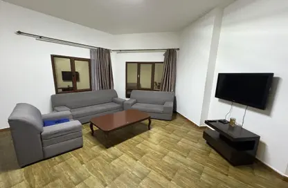 شقة - 2 غرف نوم - 2 حمامات للايجار في شارع المعارض - الحورة - محافظة العاصمة