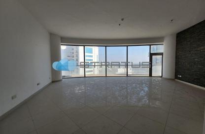 Apartment - 2 Bedrooms - 3 Bathrooms for rent in Sanabis - Manama - Capital Governorate