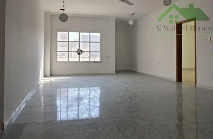 فيلا - 5 غرف نوم - 4 حمامات للايجار في الحد - المحرق