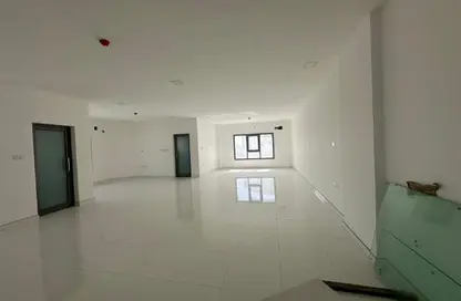 مكتب - غرفة نوم - 1 حمام للايجار في توبلي - المحافظة الوسطى