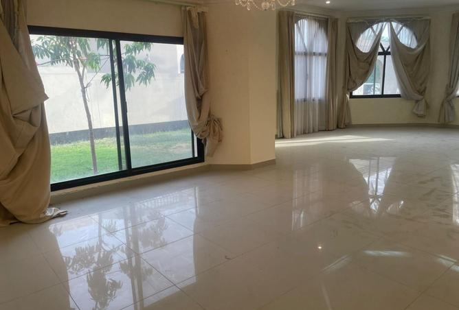 983329 - Property Image 2