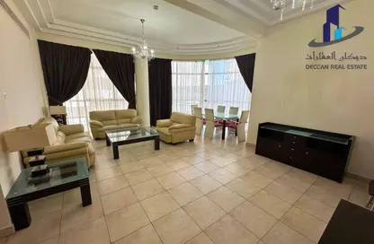 Apartment - 3 Bedrooms - 4 Bathrooms for rent in Al Juffair - Capital Governorate