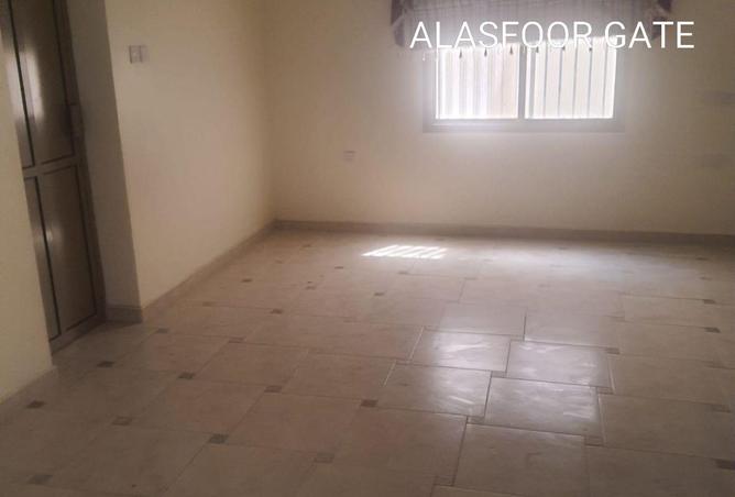 998727 - Property Image 2