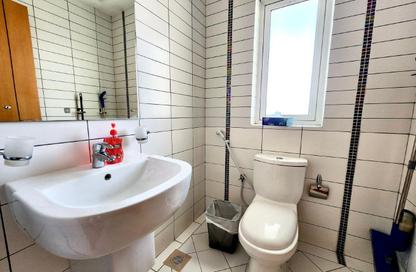 Apartment - 1 Bedroom - 2 Bathrooms for rent in Sanabis - Manama - Capital Governorate