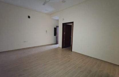 Apartment - 3 Bedrooms - 3 Bathrooms for rent in Busaiteen - Muharraq Governorate