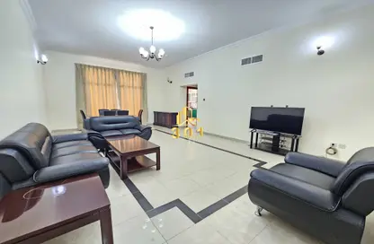Apartment - 2 Bedrooms - 2 Bathrooms for rent in Al Juffair - Capital Governorate