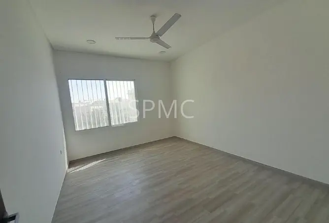 989427 - Property Image 3