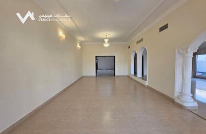 فيلا - 4 غرف نوم - 4 حمامات للايجار في الجنبية - المحافظة الشمالية