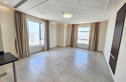 Apartment - 3 Bedrooms - 4 Bathrooms for rent in Janabiya - Northern Governorate
