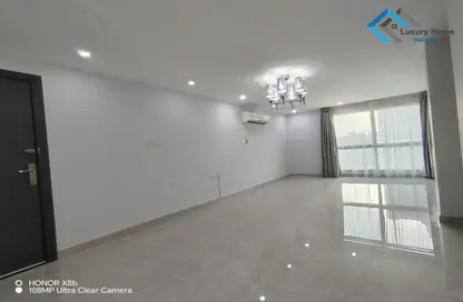 Apartment - 2 Bedrooms - 3 Bathrooms for rent in Hidd - Muharraq Governorate