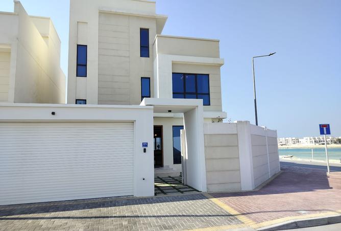 988045 - Property Image 2