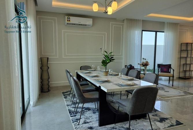 988045 - Property Image 2