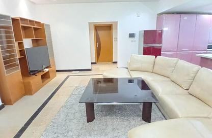 Apartment - 2 Bedrooms - 2 Bathrooms for rent in Busaiteen - Muharraq Governorate