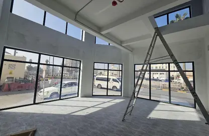 Shop - Studio - 4 Bathrooms for rent in Muharraq - Muharraq Governorate
