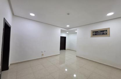 Apartment - 2 Bedrooms - 2 Bathrooms for rent in Busaiteen - Muharraq Governorate