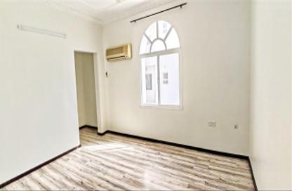 Apartment - 5 Bedrooms - 3 Bathrooms for rent in Muharraq - Muharraq Governorate