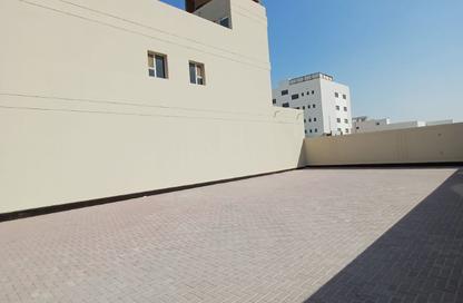 Warehouse - Studio - 4 Bathrooms for rent in Askar - Southern Governorate