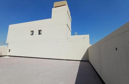 Warehouse - Studio - 4 Bathrooms for rent in Askar - Southern Governorate