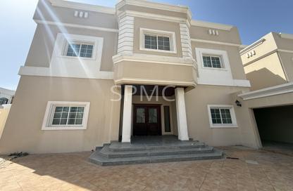 Villa - 5 Bedrooms - 4 Bathrooms for rent in Al Juffair - Capital Governorate