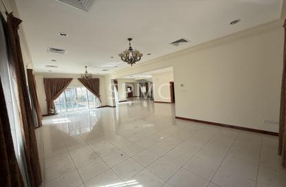 Villa - 5 Bedrooms - 4 Bathrooms for rent in Al Juffair - Capital Governorate