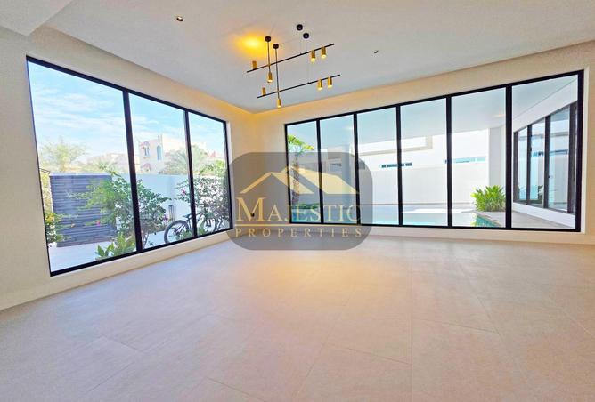 52382000 - Property Image 2