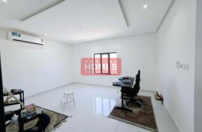 Apartment - 3 Bedrooms - 3 Bathrooms for rent in Tubli - Central Governorate