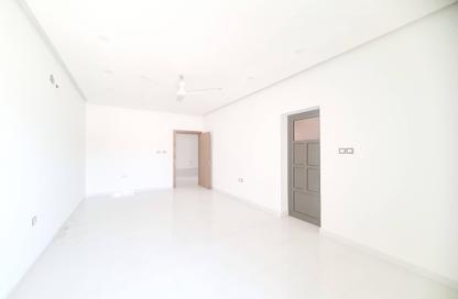 Apartment - 2 Bedrooms - 3 Bathrooms for rent in Busaiteen - Muharraq Governorate