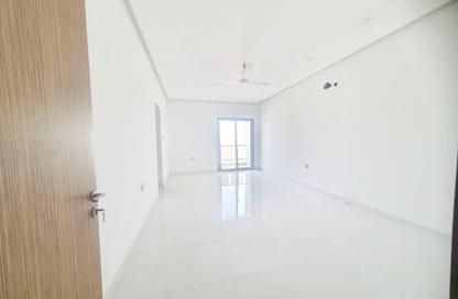 Apartment - 2 Bedrooms - 3 Bathrooms for rent in Busaiteen - Muharraq Governorate