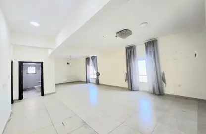 شقة - 3 غرف نوم - 3 حمامات للايجار في البسيتين - المحرق