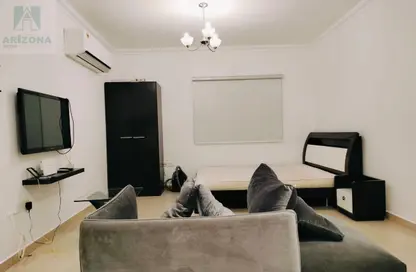 Apartment - Studio - 1 Bathroom for rent in Al Juffair - Capital Governorate