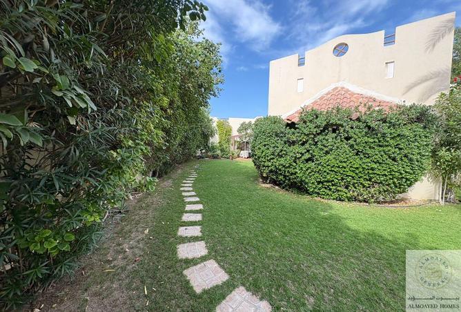 988100 - Property Image 2