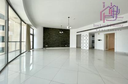 Apartment - 2 Bedrooms - 3 Bathrooms for rent in Sanabis - Manama - Capital Governorate