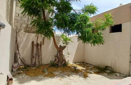 Villa - 6 Bedrooms - 5 Bathrooms for rent in Busaiteen - Muharraq Governorate