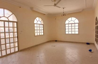 Villa - 6 Bedrooms - 5 Bathrooms for rent in Busaiteen - Muharraq Governorate