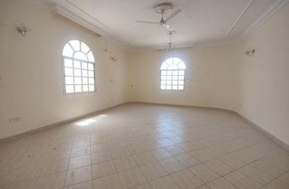 Villa - 5 Bedrooms - 5 Bathrooms for rent in Busaiteen - Muharraq Governorate