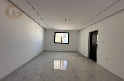 شقة - 5 غرف نوم - 6 حمامات للبيع في الحد - المحرق