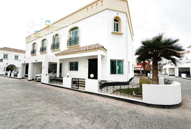 987118 - Property Image 2