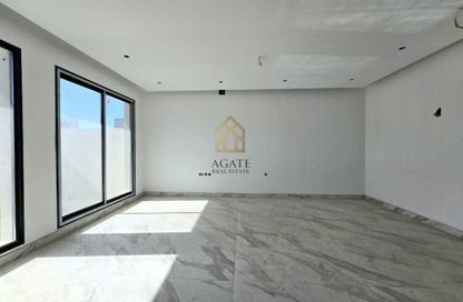 Villa - 5 - 6 for sale in Busaiteen - Muharraq Governorate