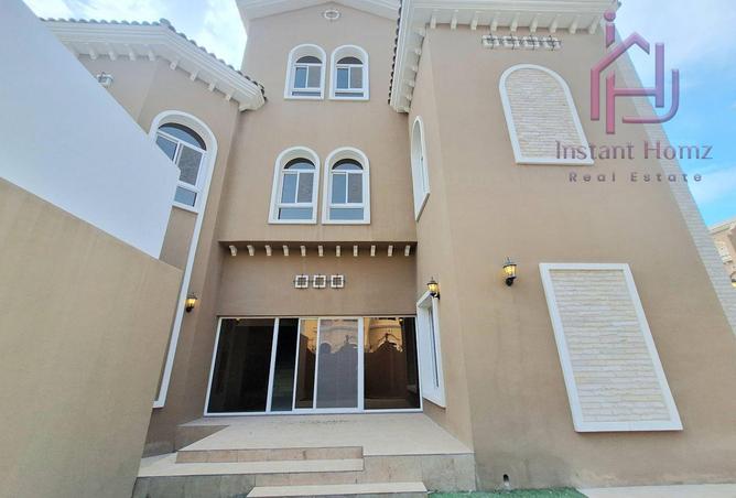 988405 - Property Image 2