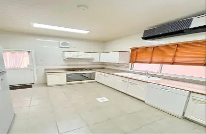 Villa - 4 Bedrooms - 4 Bathrooms for rent in Zinj - Manama - Capital Governorate