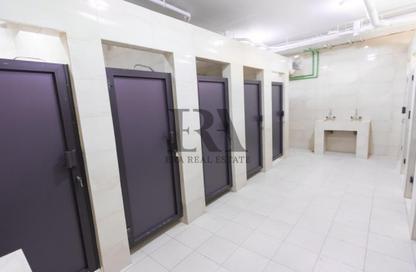 سكن عمال - استوديو - 8 حمامات للايجار في عسكر - المحافظة الجنوبية